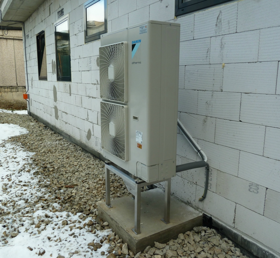 Tepelné čerpadlo Daikin Altherma LT - poliklinika, Svidník